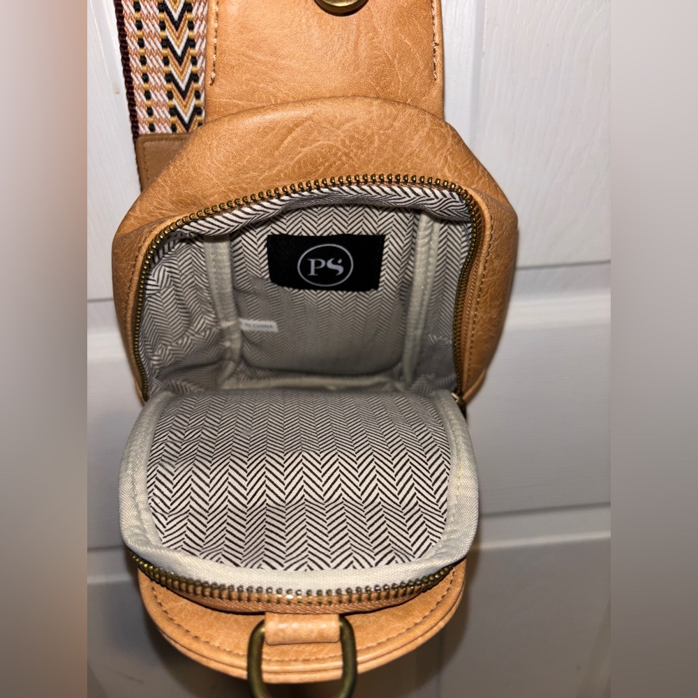 🤎 Tan Slingback Crossbody Bag with Patterned Guitar Strap 🤎 - Picture 6 of 6
